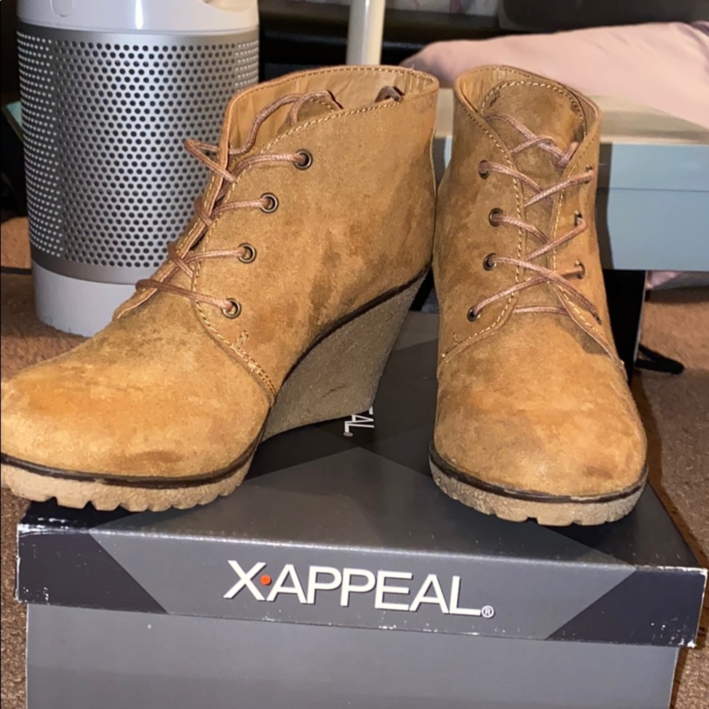 Heeled booties women’s size 7 for sale.
